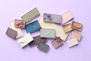 Leylak arka planda güzel göz falı doldur, düz uzan