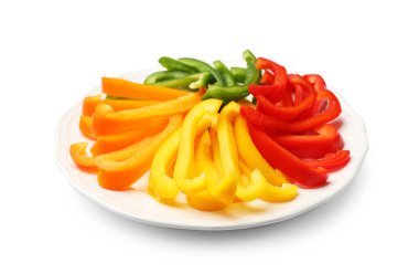 Beyaz renkte kesilmiş dolmalık biberler.