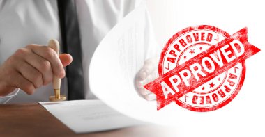 Masada evrakları damgalayan ve kırmızı damgalı adam onaylandı. Pankart tasarımı