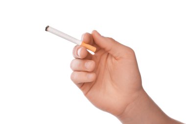 Beyaz arka planda sigara içen adam, yakın plan.