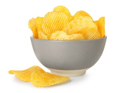 beyaz izole kase lezzetli patates cipsi