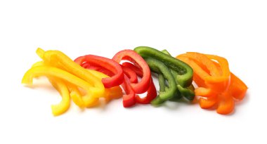 Beyaz renkte kesilmiş dolmalık biberler.