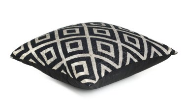 Beyaz desenli şık bir yastık.