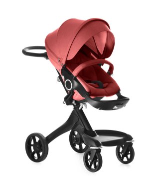 Bebek arabası. Beyaz tenteli kırmızı bebek arabası.