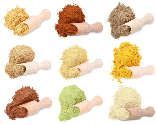 Farklı süper yiyecek tozları ve beyaz arka planda kepçeler, kolaj. Üst görünüm