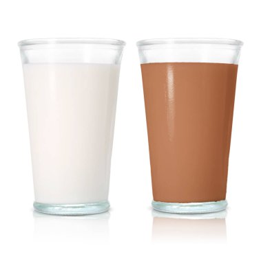 Beyaz bardakta çikolatalı içecek ve süt.