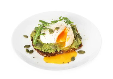 Avokado, haşlanmış yumurta, roka ve balkabağı tohumlu nefis sandviç.