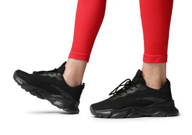 Beyaz arkaplanda başlangıç konumunda koşucu, yakın plan