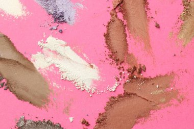 Pembe arka planda farklı göz farı lekeleri, düz yatış