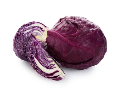 Taze kırmızı lahanaların tamamı beyaza izole edilmiş.