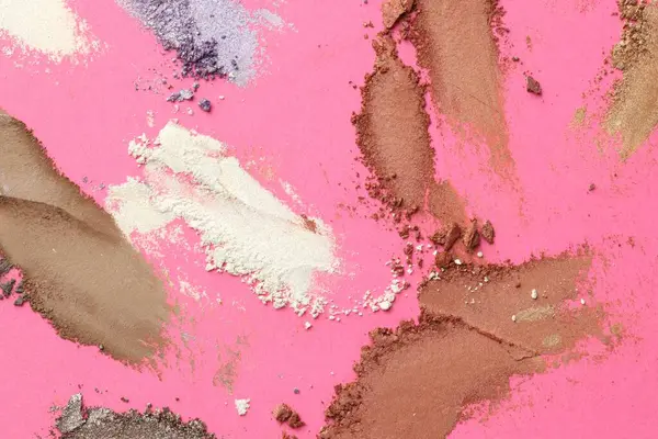 Pembe arka planda farklı göz farı lekeleri, düz yatış