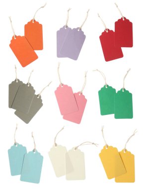 Beyaz arka planda bir sürü boş etiket, kolaj. Tasarım için model