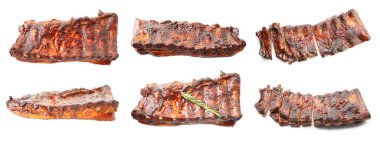 Beyaz arka planda nefis ızgara kaburgalar, kolaj.