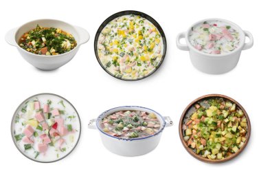 Soğuk çorbalar beyaz tencerelerde izole edilmiş.