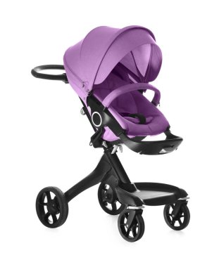 Bebek arabası. Beyaz tenteli modern bebek arabası.