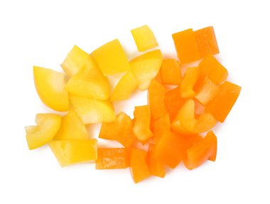 Taze renkli dolmalık biberler beyaza izole edilmiş.