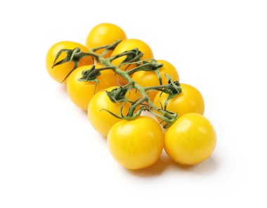 Beyaz üzerine izole edilmiş sarı kiraz domatesli dal
