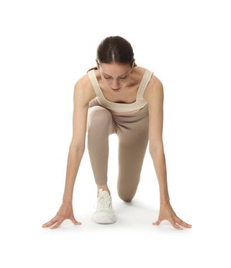 Beyaz arkaplanda başlangıç konumunda çalışan