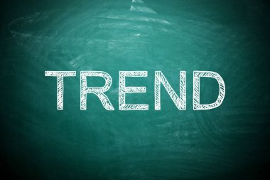 Moda konsepti. Yeşil tahtada beyaz kelime