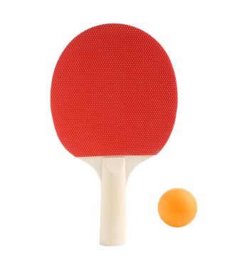 Ping pong raketi ve topu beyaza izole edilmiş.
