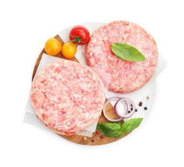 Hamburger, domates ve baharatlar için taze çiğ köfteler.