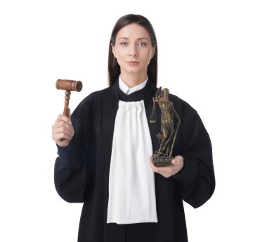 Beyaz arka planda Adalet Anıtı figürü ve tokmakla yargılamak