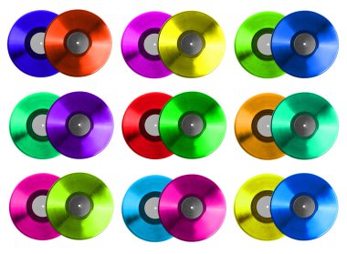 Beyaz arkaplan, kolaj üzerinde birçok renk vinil kayıtları