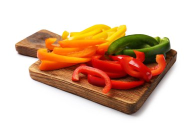 Beyaz renkte kesilmiş dolmalık biberler.