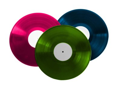 Beyaz arkaplanda üç renkli vinil plak
