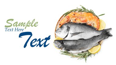 Taze deniz ürünleri ve beyaz arka planda ürünler, üst manzara. Metin için alanı olan pankart tasarımı