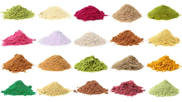 Beyaz arka planda farklı süper yiyecek tozları, kolaj