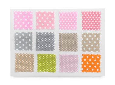 Puantiyeli kumaş örnekleri beyaz, üst görünümde izole