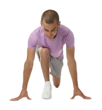 Beyaz arkaplanda başlangıç konumunda çalışan