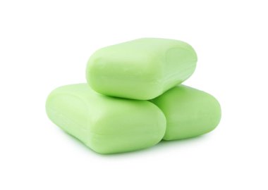 Beyaz üzerine izole edilmiş üç sabun çubuğu. Kişisel temizlik.