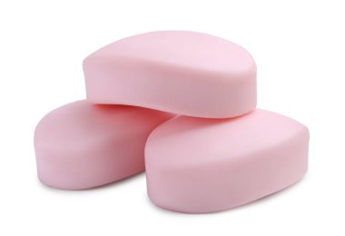 Beyaz üzerine izole edilmiş üç sabun çubuğu. Kişisel temizlik.