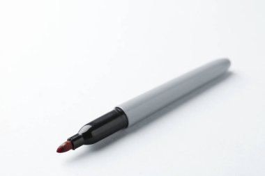 Arka planda kırmızı bir işaret, yakın plan. Metin için boşluk