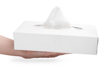 Beyaz arka planda mendil kutusu olan kadın, yakın plan.