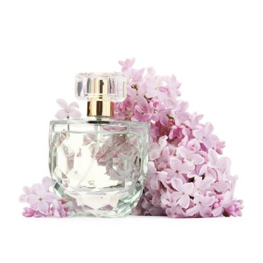 Parfüm ve güzel leylak çiçekleri beyaza izole edilmiş.