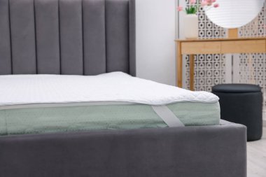 Rahat yatak, yeni yumuşak yatak, yakın çekim.