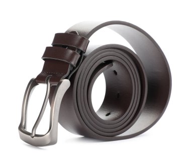 Bir kahverengi deri kemer beyaza izole edilmiş.