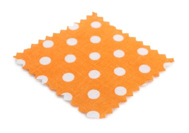 Benekli turuncu kumaş örneği beyaza izole edilmiş.