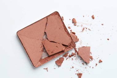 Kırık göz fonu, beyaz arka plan, üst görünüm