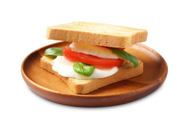 Beyaz arka planda mozarella peynirli, domatesli ve fesleğenli lezzetli sandviç.