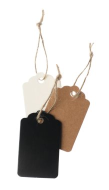 Beyaz üzerine izole edilmiş dizgileri olan farklı boş etiketler