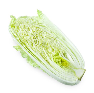 Taze Çin lahanasının yarısı beyaza izole edilmiş.