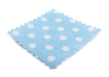 Benekli açık mavi kumaş örneği beyaz üzerine izole edilmiş.