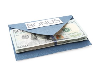 Bonus kelimesiyle zarf ve beyaza izole edilmiş dolar banknotları