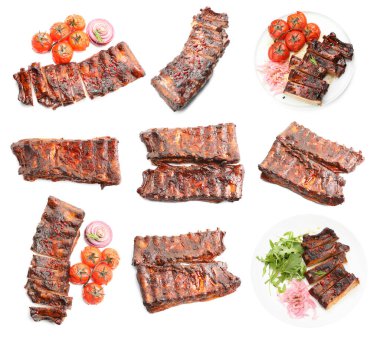 Beyaz arka planda nefis ızgara kaburgalar, kolaj.