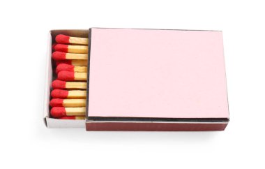 Kutudaki kibritler beyaza izole edilmiş. Tasarım için model