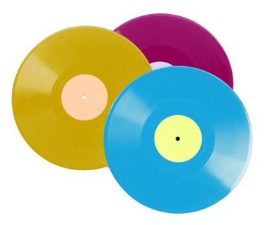 Beyaz arkaplanda üç renkli vinil plak